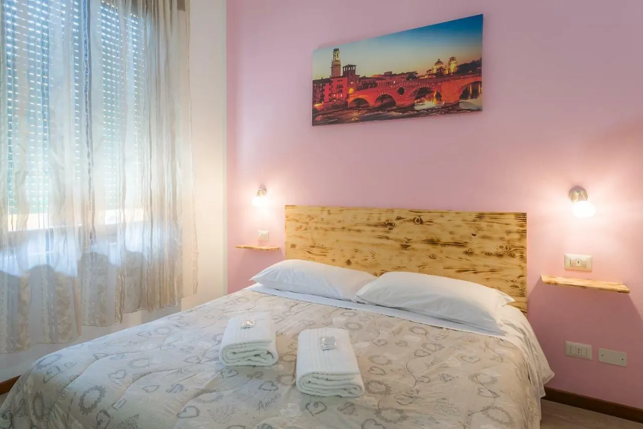 Bed and Breakfast Juliette House Rooms Βερόνα