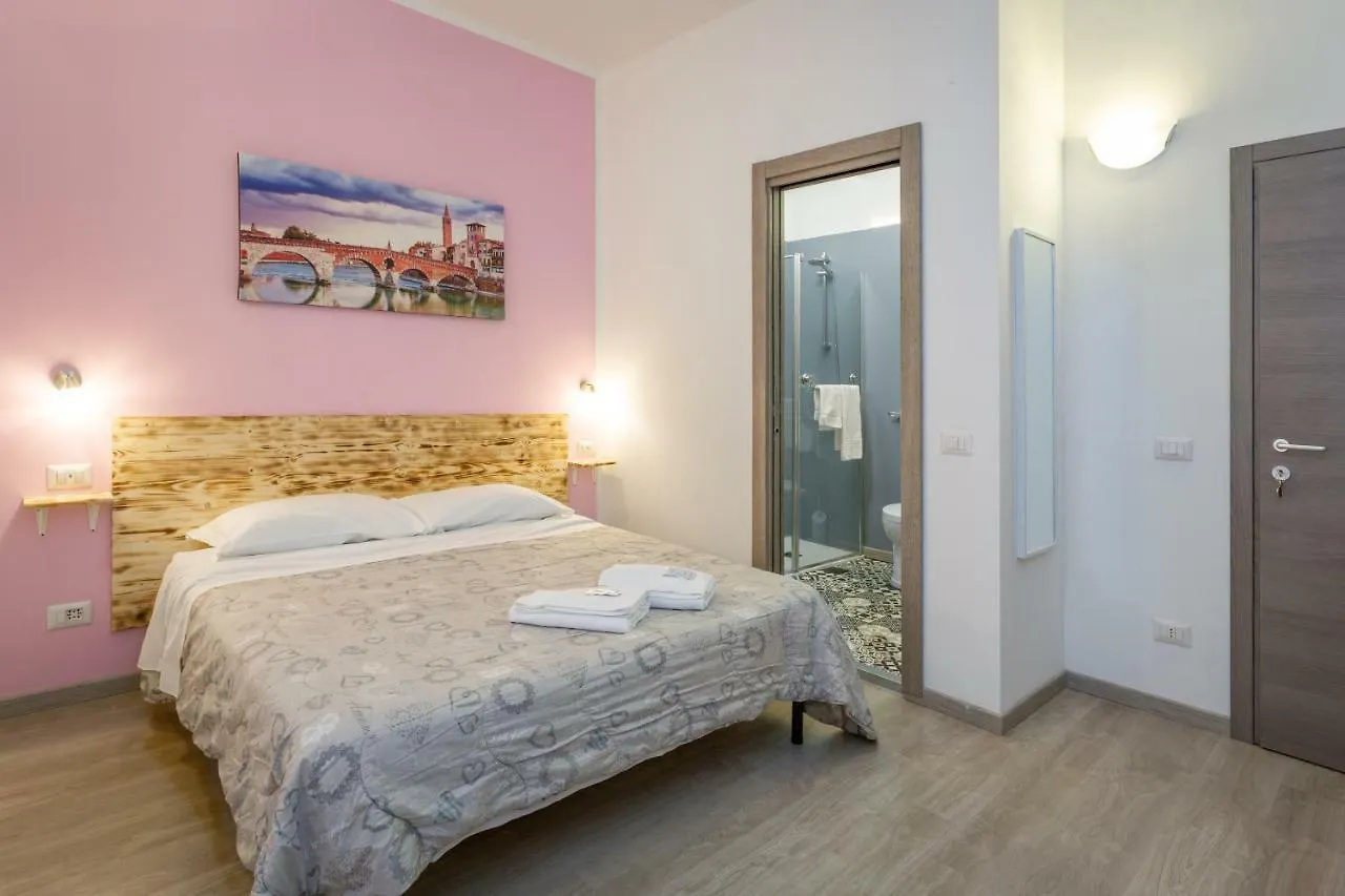 Bed and Breakfast Juliette House Rooms Βερόνα